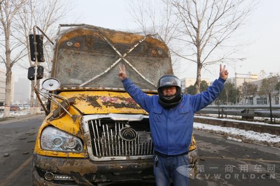 宇通校車成功完成安全測試.jpg