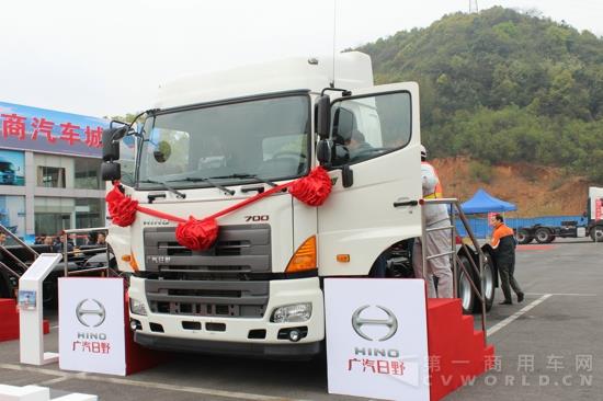 廣汽日野雙油箱牽引車 (2).jpg