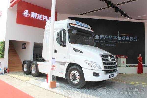 東風柳汽6×4長頭牽引車（T7-康明斯520） (3)_1.jpg