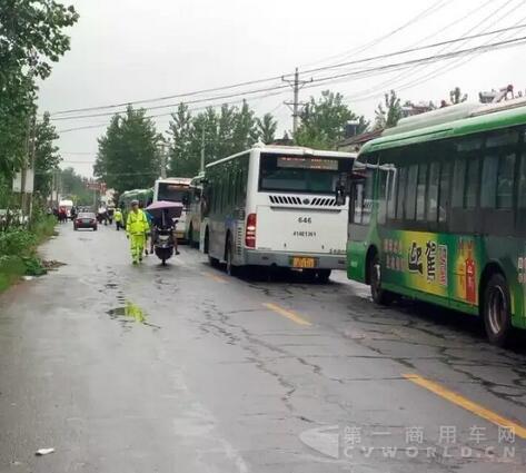 圖為揚揚家公交車24.jpg