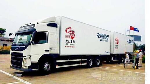 龍運(yùn)集團(tuán)沃爾沃FM500中置軸全掛車(chē)即將投入運(yùn)營(yíng)4.jpg