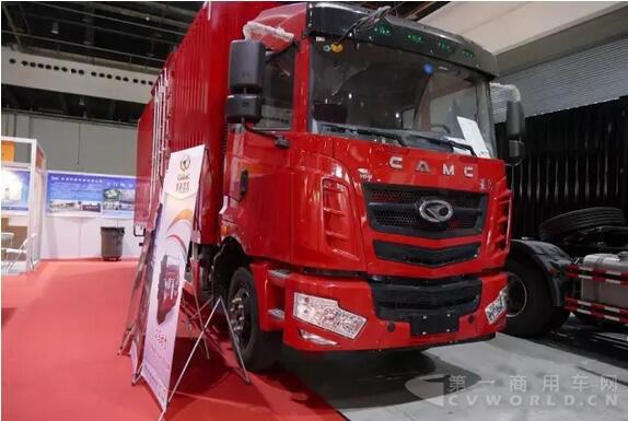 華菱4×2廂式載貨車3.jpg