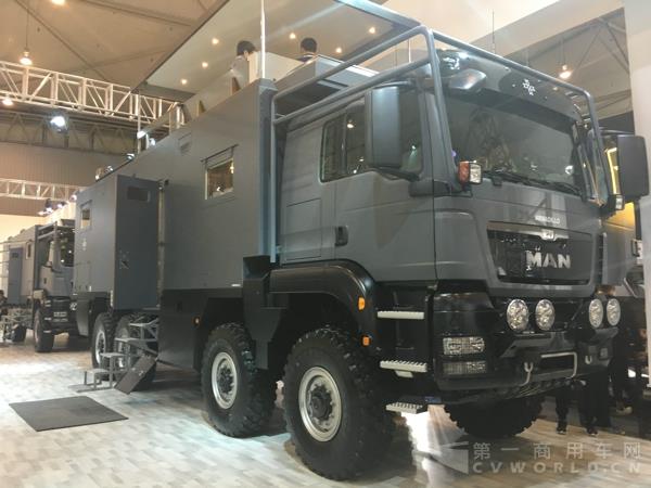 曼 TGS 8×8底盤改裝的阿莫迪羅·征服者E型越野房車4.jpg