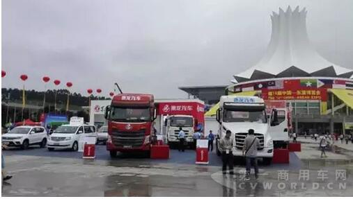 東風(fēng)柳汽“乘龍軍團(tuán)”亮相東盟博覽會(huì)，領(lǐng)銜自主品牌.jpg