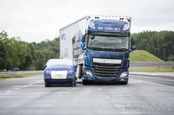 10_ZF_Innovation_Truck_EMA_21193.jpg