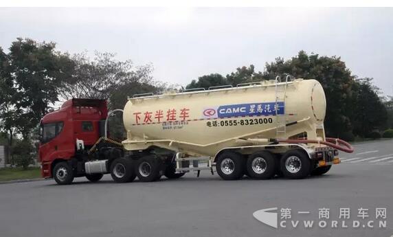 華菱星馬全新一代輕量化粉罐半掛車投放市場(chǎng).jpg