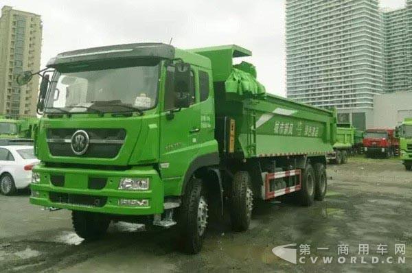 新斯太爾D7B 8x4環(huán)保渣土車.jpg