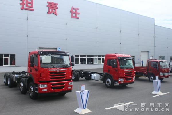 一汽解放青汽展示JH6、天V、悍V等重、中、輕卡車型 (2).jpg