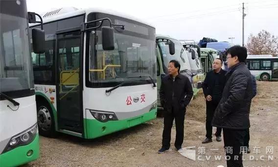 萬榮縣新能源電動(dòng)公交車即將投入運(yùn)行.jpg