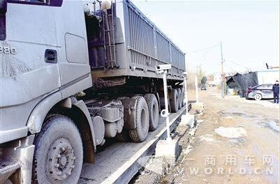 貨車經(jīng)過路面動態(tài)稱重檢測系統(tǒng).jpg