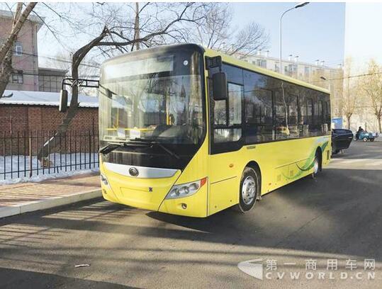 中通公交買宇通車 42輛純電自動(dòng)檔公交車運(yùn)抵鶴城.jpg