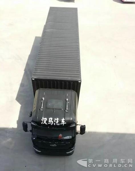 華菱星馬 9米6“大單橋”廂式運(yùn)輸車.jpg