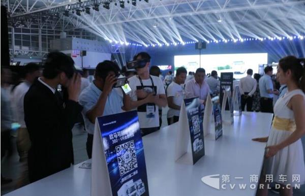 現(xiàn)場用戶體驗VR、模擬試駕.jpg