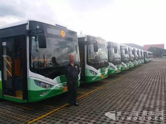 20臺(tái)銀隆新能源12米公交車.jpg