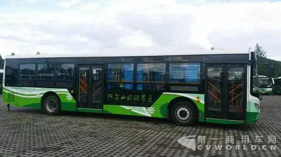 20臺(tái)銀隆新能源12米公交車3.jpg