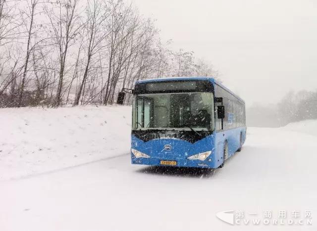 5030米海拔高原實測 比亞迪純電動客車勇登“世界屋脊”6.jpg