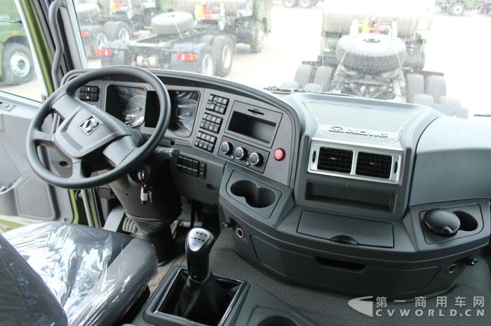 漢風(fēng)6×4 LNG牽引車內(nèi)飾及局部 (3).jpg