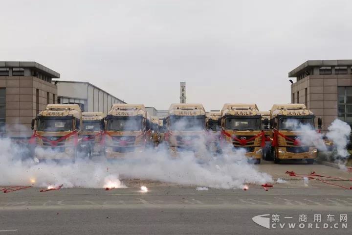 打造中國商用車性價比最高重型卡車底盤 華菱漢馬H7正式走向市場2.jpg