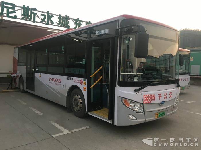 南京運(yùn)營的南京金龍純電動(dòng)公交車.jpg