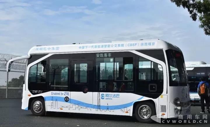 厲害了JAC！全球首批無人駕駛公交車在深圳投入運(yùn)行6.jpg