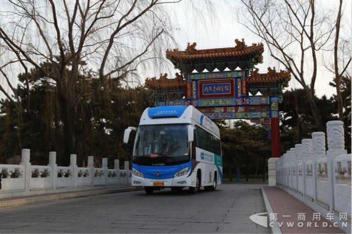 福田歐輝氫燃料電池客車擔(dān)綱中國電動汽車百人會論壇（2018）官方指定用車_meitu_9.jpg