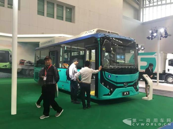 高端科技成就行業(yè)標(biāo)桿 比亞迪商用車亮相天津客車展2.jpg