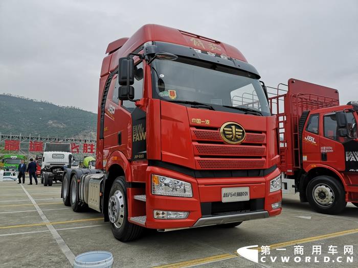 國(guó)六——新J6P 6×4領(lǐng)航版牽引車.jpg