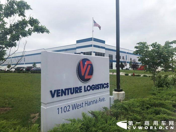 Venture Logistics擁有4個(gè)大型倉(cāng)儲(chǔ)中心，其中位于印第安納波利斯的倉(cāng)儲(chǔ)中心是最大的一個(gè)，面積有400000平方英尺（折合人民幣37161平方米），采用公鐵聯(lián)運(yùn)形式，貨運(yùn)鐵路直接通到倉(cāng)儲(chǔ)中心里面，一次可以容納14節(jié)鐵路車皮.jpg