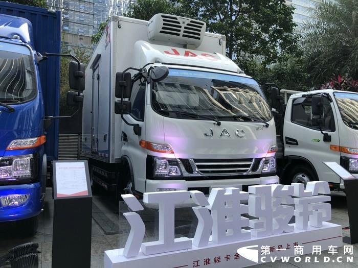 現(xiàn)場展示車.jpg