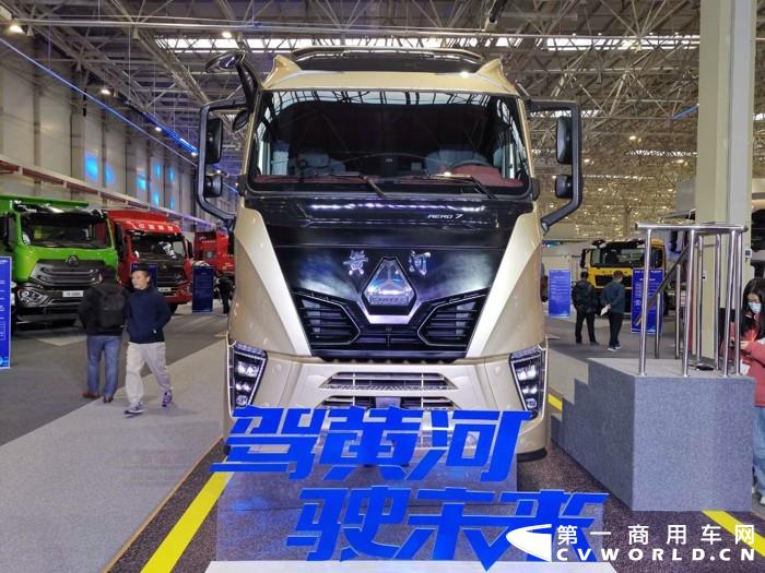 重汽黃河X7 4×2牽引車，搭載重汽MC13H發(fā)動(dòng)機(jī)，國六.jpg