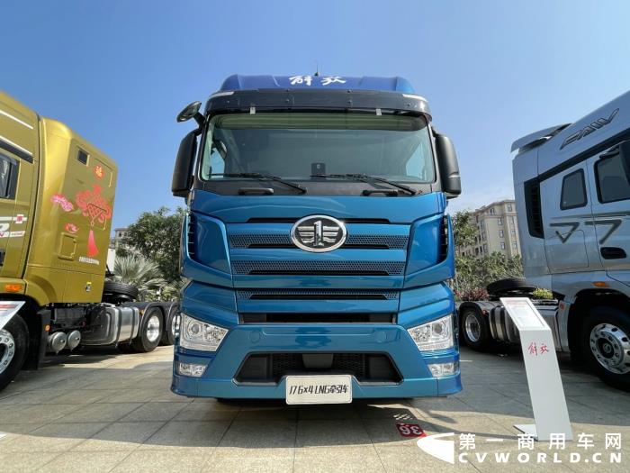 J7 6x4LNG牽引車2.jpg