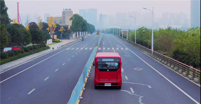 TA智能高效，中車云”加持，實現(xiàn)人、車、云互聯(lián)互通，高鐵級技術(shù)，輕量化車身，電機直驅(qū)+圓柱齒輪減速，更節(jié)能，更高效。