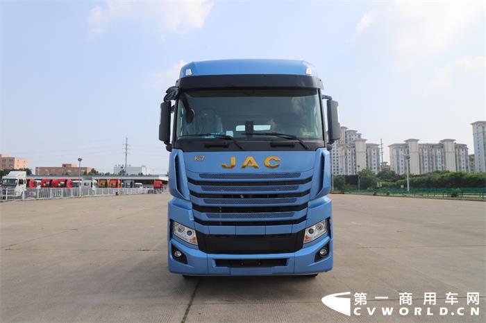 【第一商用車網(wǎng) 原創(chuàng)】15L燃?xì)鈾C(jī)+全車“黑科技” 一身“名牌”的江淮跨越K7自動擋重卡有多強(qiáng)！