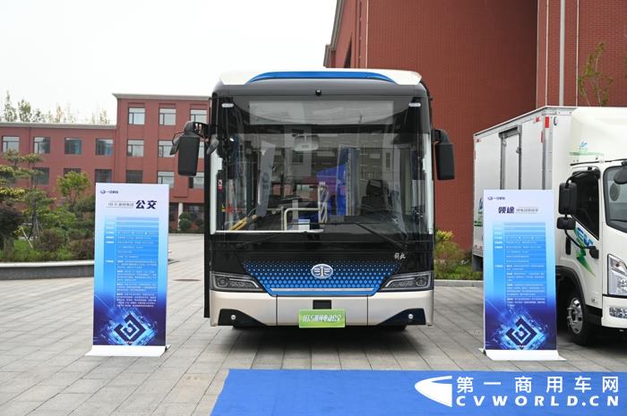 解放10.5米純電動(dòng)公交車.jpg