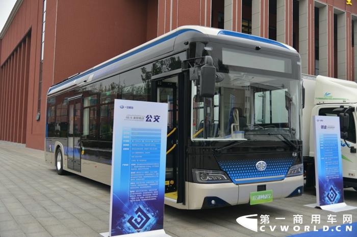 一汽解放10.5米純電動(dòng)公交車.jpg