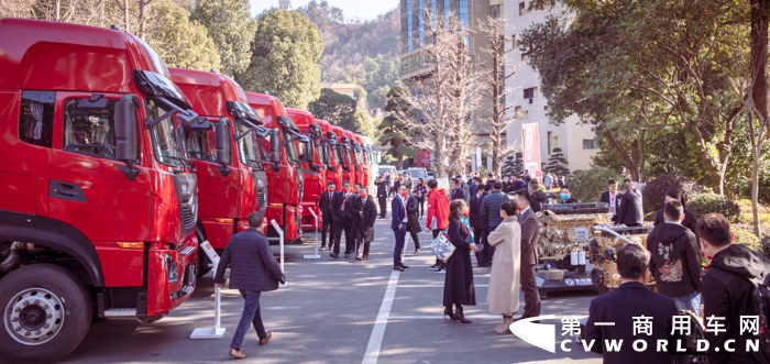 12月21日，以“預見 新生 創(chuàng)贏”為主題的東風商用車有限公司2022經銷商大會在十堰召開。