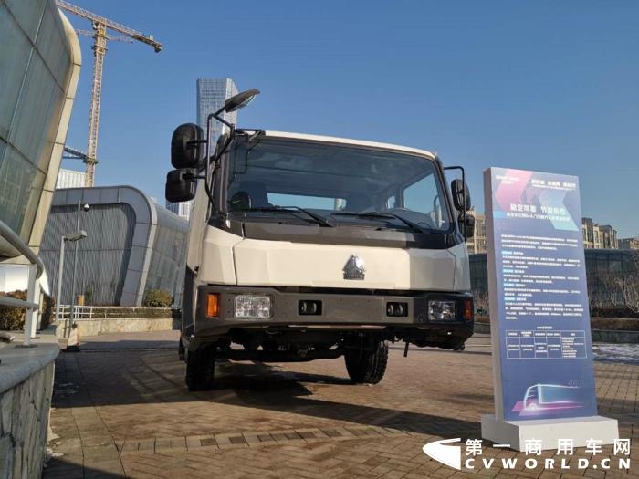 豪沃N系列6×4 25噸汽車起重機(jī)底盤.jpg