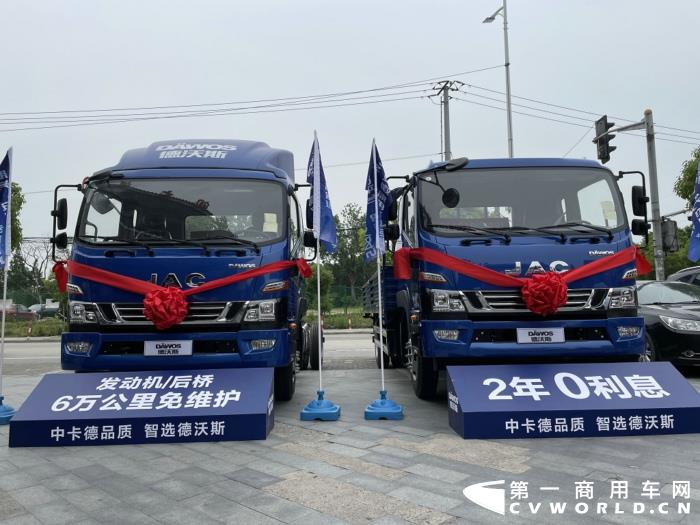 現(xiàn)場展車2.jpg