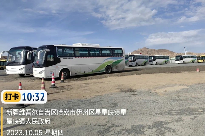 4100公里 自駕交付——?jiǎng)?chuàng)維汽車跨越千里 奔赴昌吉公交3.jpg