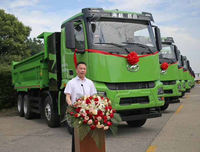 蘇州金龍批量新能源自卸車(chē)交付海藍(lán)居4.png