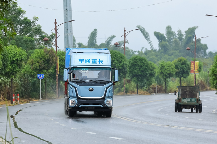 宇通重卡在全國(guó)首條長(zhǎng)距離電動(dòng)重卡線路成功運(yùn)營(yíng)！5.png