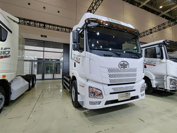 解放JH6 4×2牽引車2.jpg