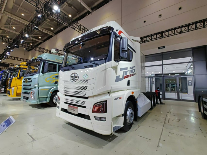 解放JH6 6×4 CNG牽引車2.jpg