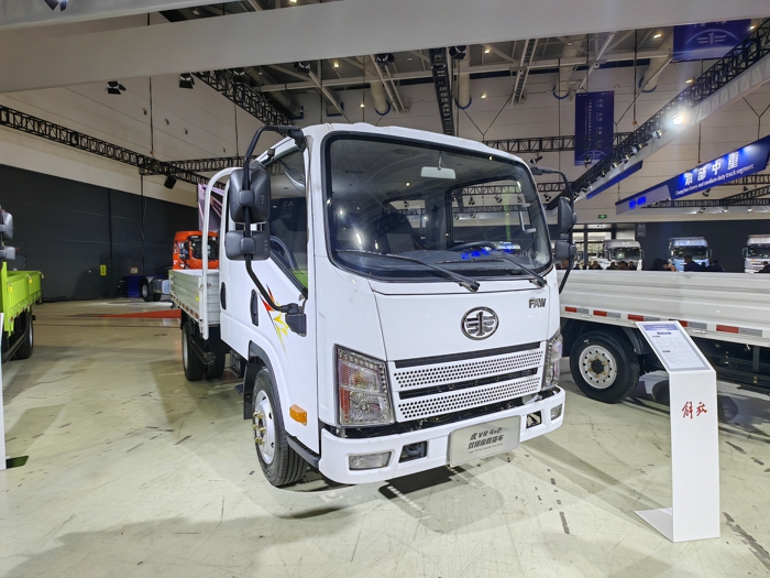 虎VR 4×2雙排座載貨車2.jpg