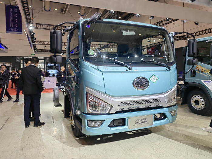 虎V標(biāo)載版CNG載貨車2.jpg