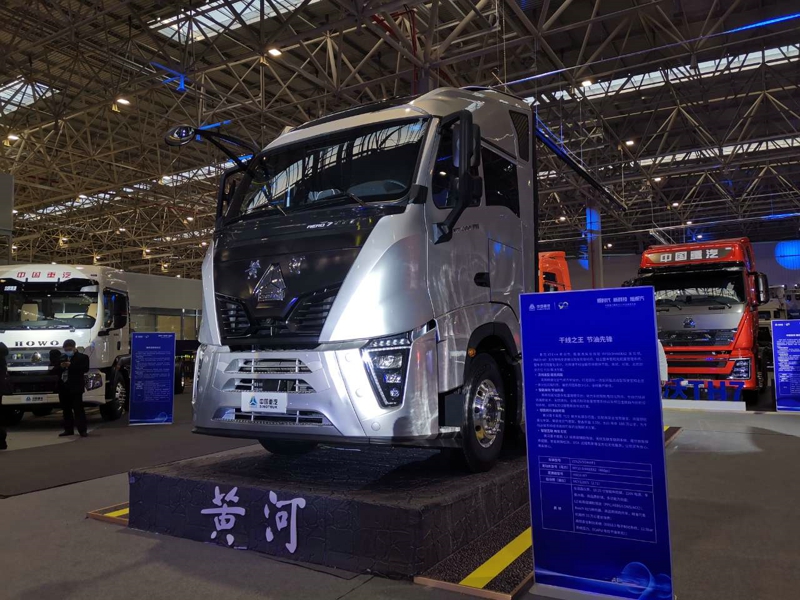 重汽黃河X7 6×4牽引車，搭載濰柴WP10.5H發(fā)動機，國六