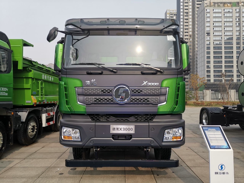 德龍X3000 8×4公路標(biāo)準(zhǔn)版自卸車